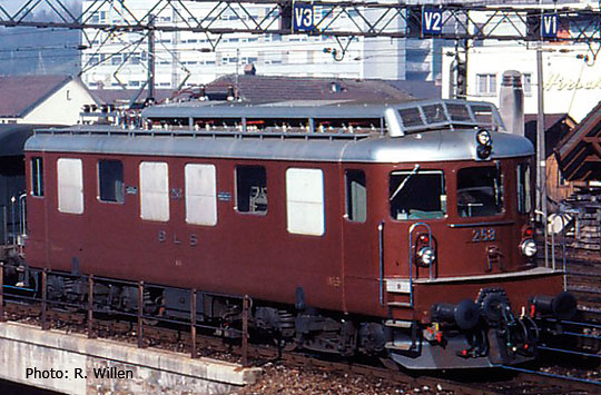 Electric locomotive Ae 4/4<br /><a href='images/pictures/Roco/63886.jpg' target='_blank'>Full size image</a>
